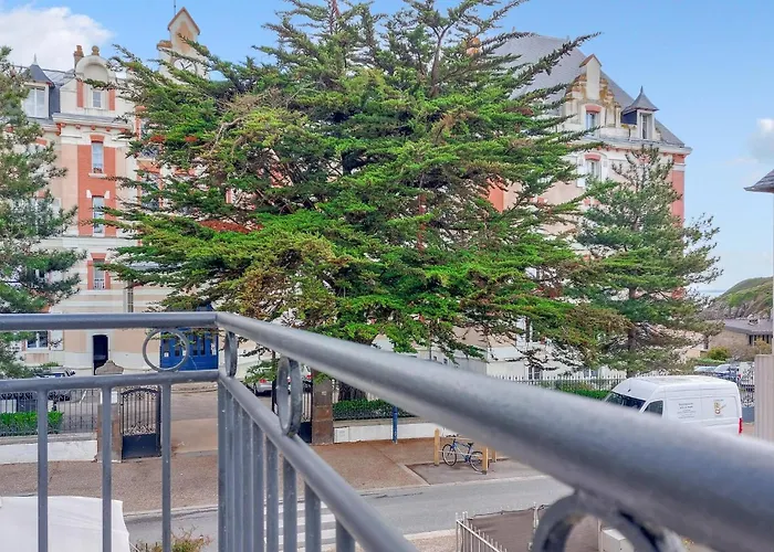 Awesome Apartment In Saint-Lunaire With Wifi